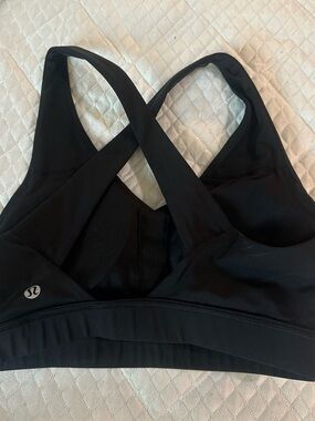 lululemon athletica Women’s Black Cross-Back Sports Bra size 6